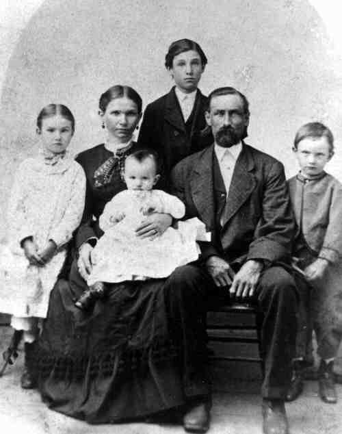 George A Pike & Family (928 KB) George Augustus Pike and wife Augusta ...